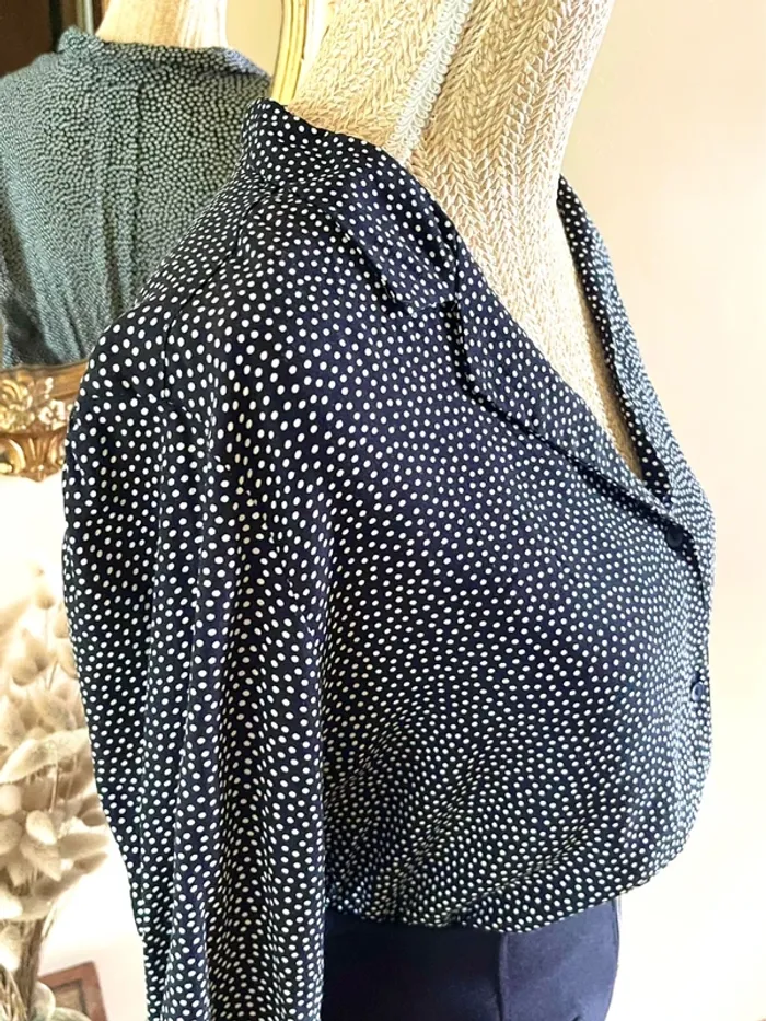 Sublime chemise manche longue à boutonnage et col noir et blanc style plumetis à pois - photo numéro 4