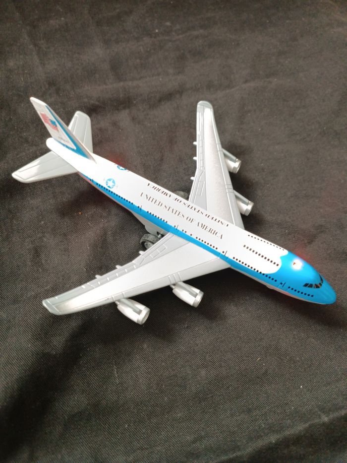 Avion métal  lumineux - photo numéro 2