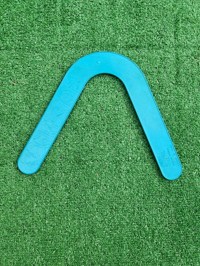 Boomerang plastique bleu – Made in France – 29 x 24 cm - photo numéro 2