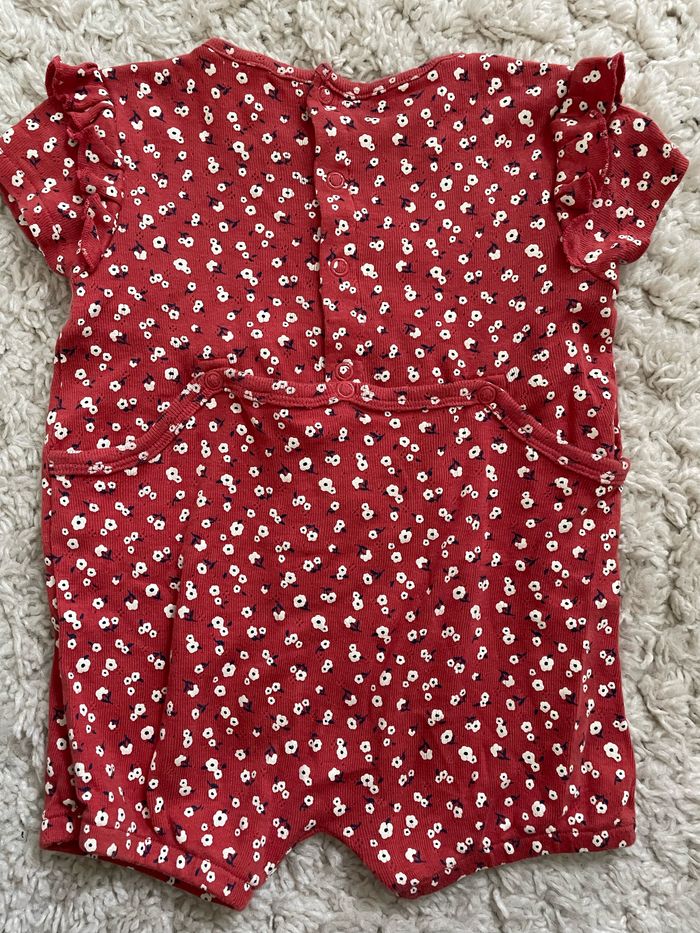 Barboteuse bébé fille kiabi taille 12 mois couleur rouge motif fleuri - photo numéro 2