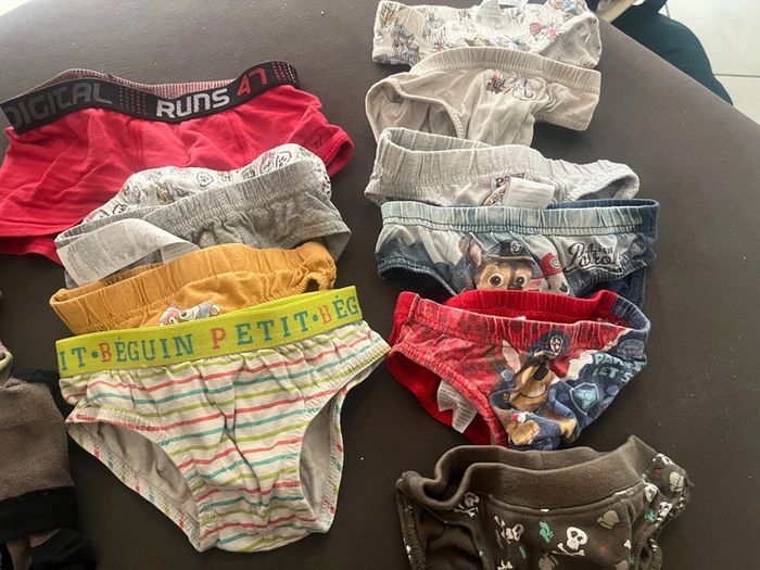 Lot 11 slips 4/6 ans et 14 paires chaussettes 27/30 - photo numéro 2