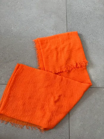 Foulard orange, neuf sans étiquette , 92x190cm