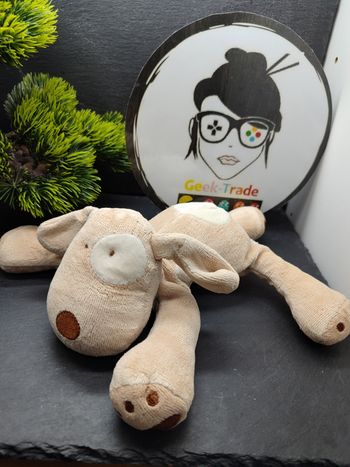 doudou peluche Doudou chien couché beige cocard marron blanc tâche obaibi Okaïdi