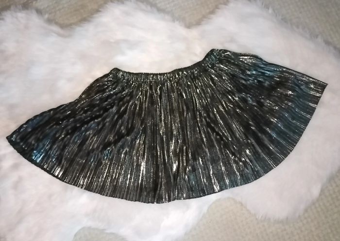 Jupe courte argentée gaufrée 7/8 ans