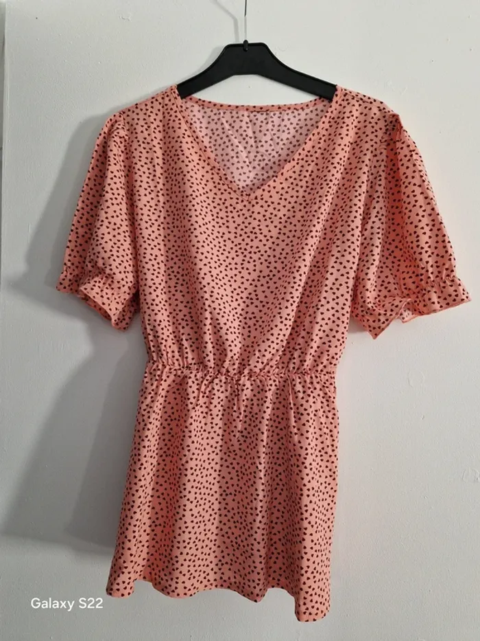 Blouse col V motif cœurs