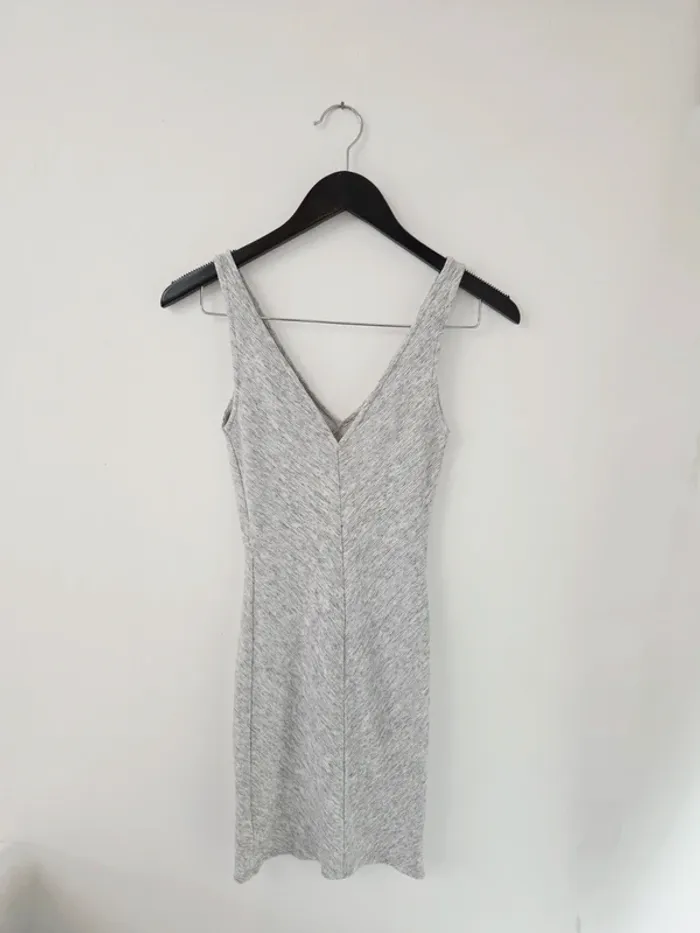Belle robe Bershka taille XS (34) - photo numéro 5