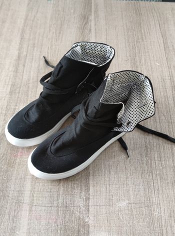 Basket couleur noire pointure 40 pour femme