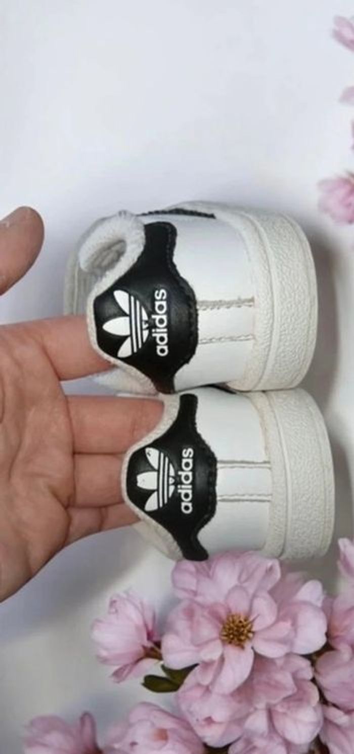 🎀 Chaussures Adidas Superstar enfant pointure 22🎀 - photo numéro 3