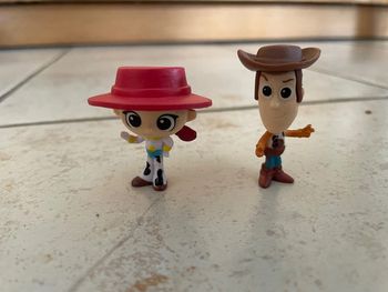 2 figurines Toy Story (Jessie et Woody)