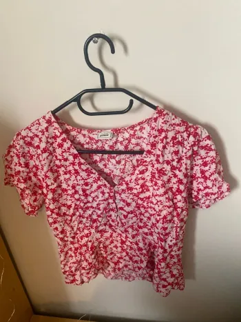 T shirt fleuri rouge