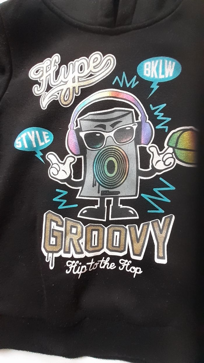 Sweet à capuche noir melotonné avec motifs multicolores - photo numéro 2