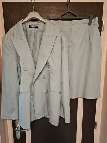 Ensemble tailleur et jupe