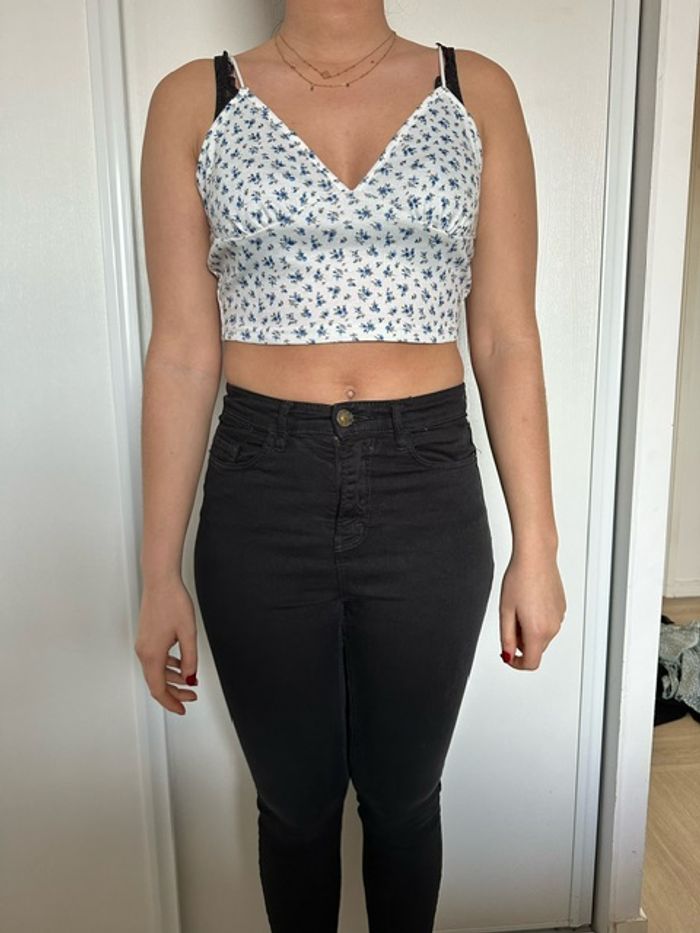 TOP SHEIN Blanc Fleurs Bleues.