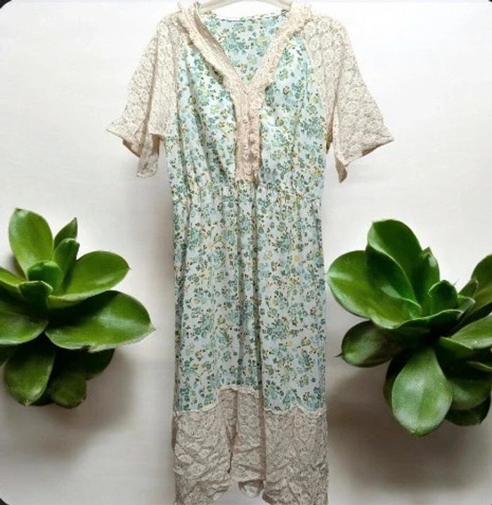 Robe verte matière fine a dentelle taille s/m