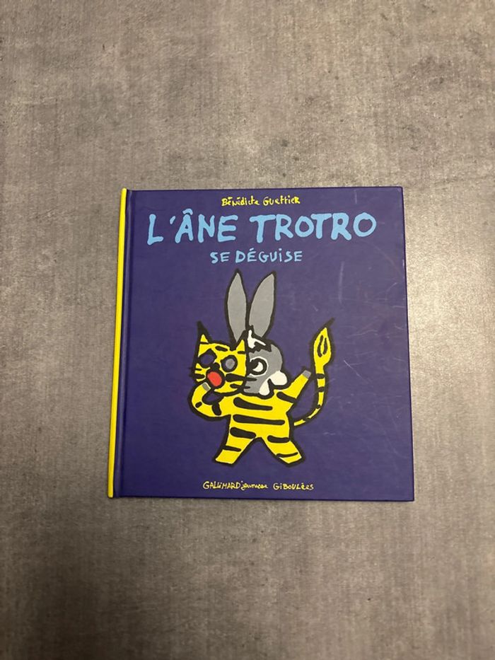 L’âne Trotro se déguise