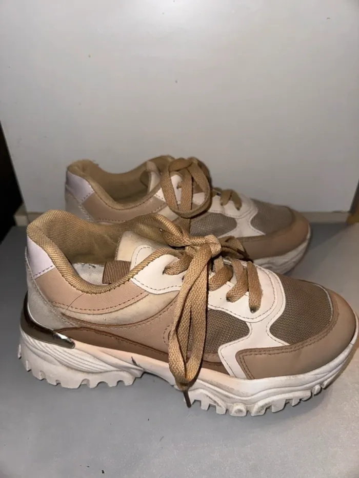 Baskets taille 36 Marque Be sport