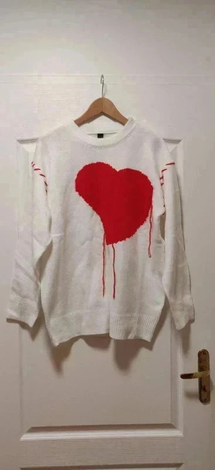 Neuf pull loose blanc avec coeur rouge M/L