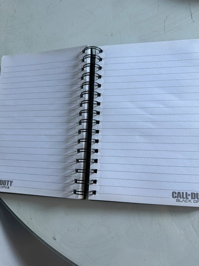 Cahier Call of duty black ops. Neuf - photo numéro 2