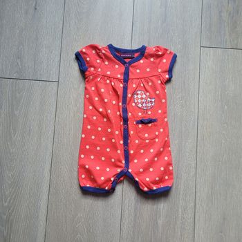 Très belle combinaison short rouge clair à pois. Fille 3 mois. Marque Sergent Major