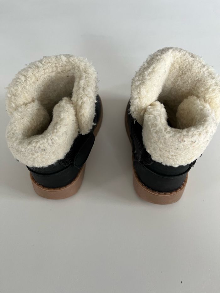 Boots noir bébé fille moumoute taille 22 - photo numéro 2