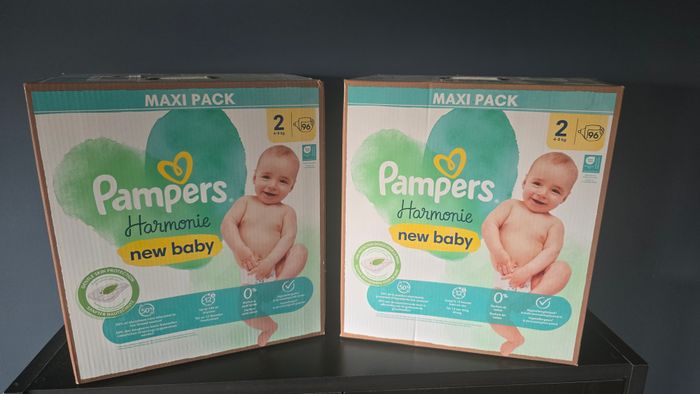 LOT DE 2 PAQUETS PAMPERS HARMONY T2