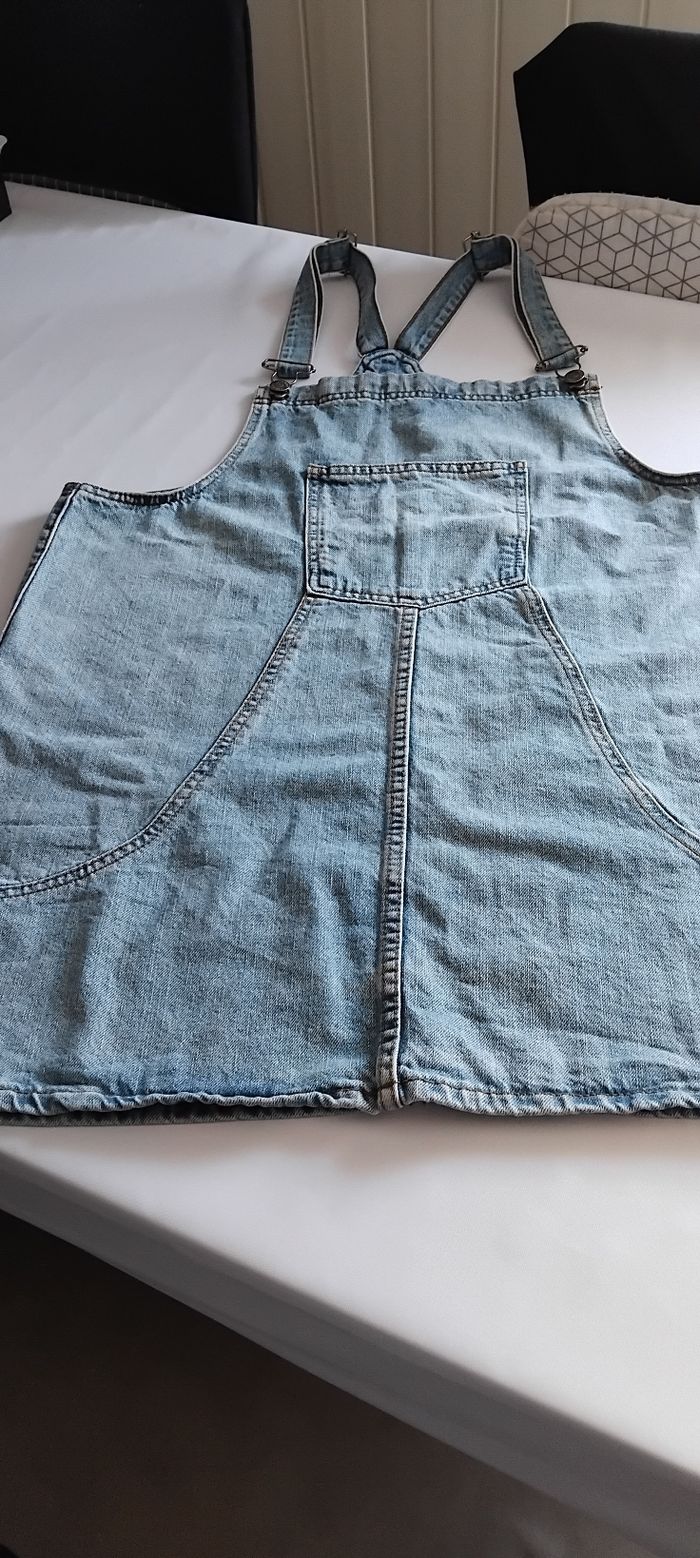 Robe en Jean à bretelles T 44 - photo numéro 8