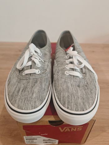Vans taille 37, neuves