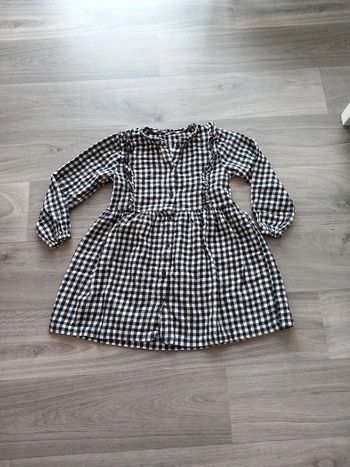 Robe noire et blanche