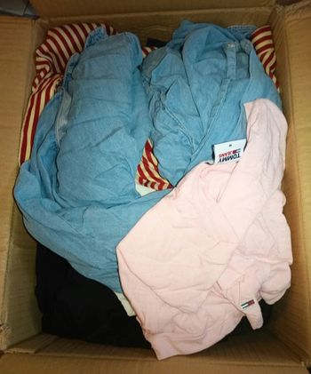 2 cartons vêtements femme garçon