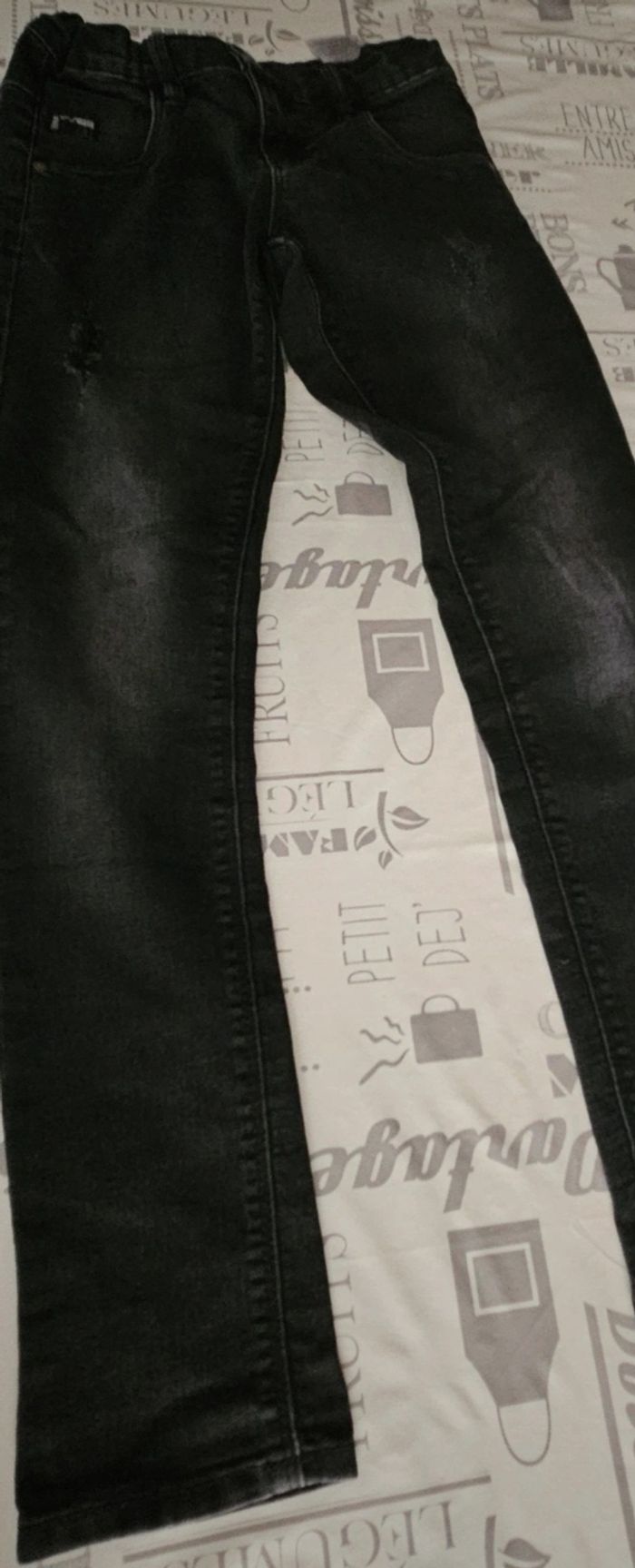 Vend lot de 4 joggings, 1 robe, 1 veste, 2 jean, 1 pantalon  en stresh  filles 12ans - photo numéro 7