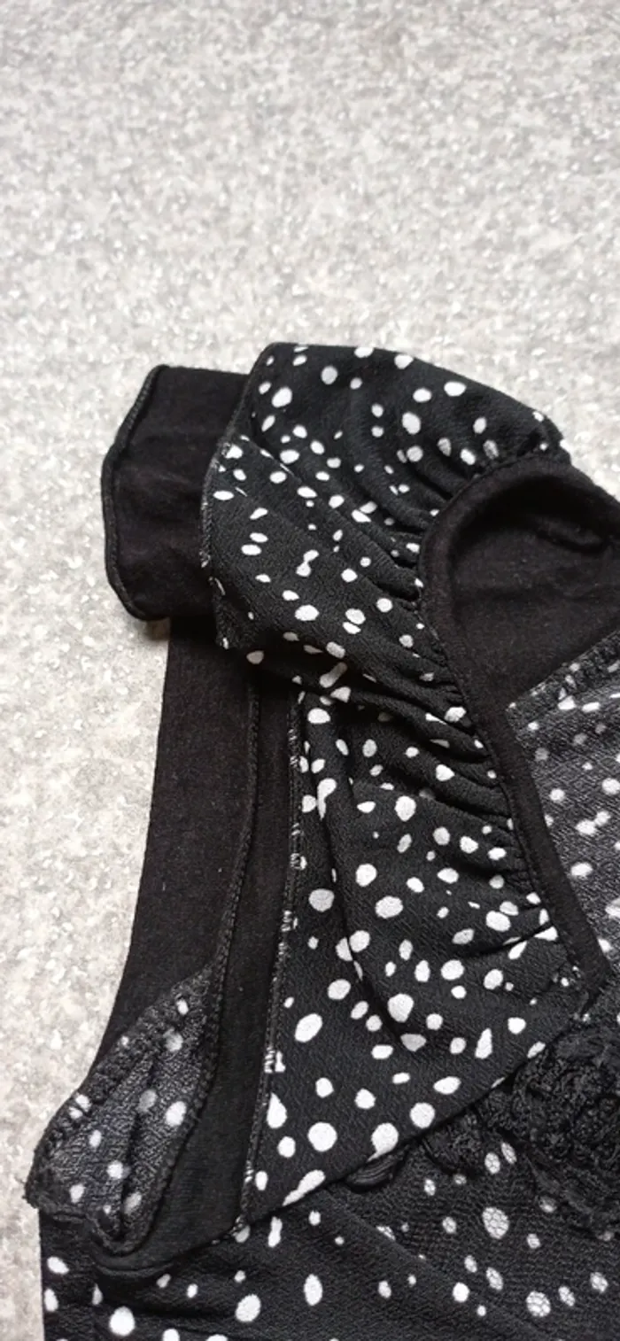 Blouse Clara Vitti 
Taille 34/36
Très bon état - photo numéro 3