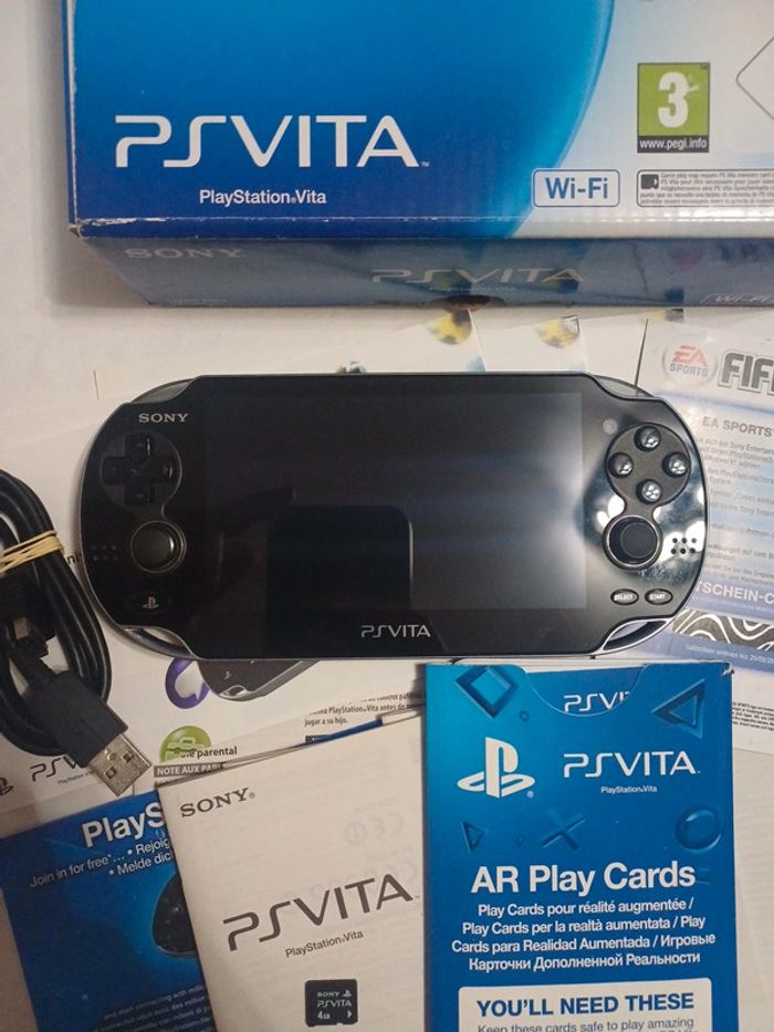 PS Vita Wi-Fi PCH-1004 en boite - photo numéro 2