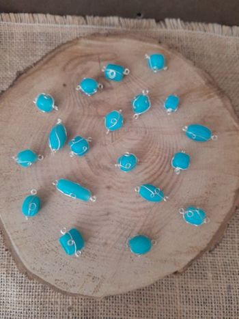 Lot de 20 perles en verre et fils de fer