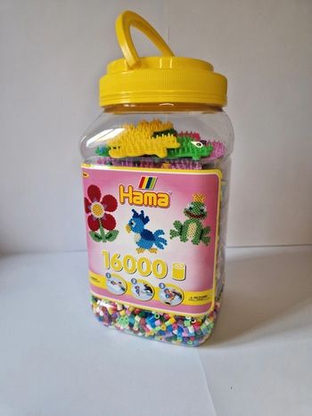 Tonneau de 16000 perles à repasser avec accessoires.