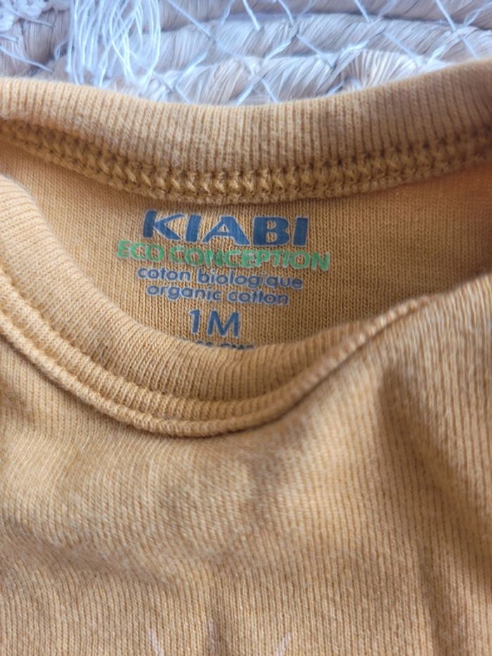 Lot 3 bodys manches longues 2 Vertbaudet et 1 kiabi taille 1mois - photo numéro 4