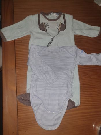 Lot pyjamas +bodys en 3 mois