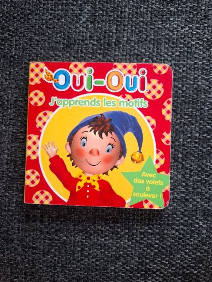 Livre cartonné Oui-Oui J'apprends les motifs en bon état