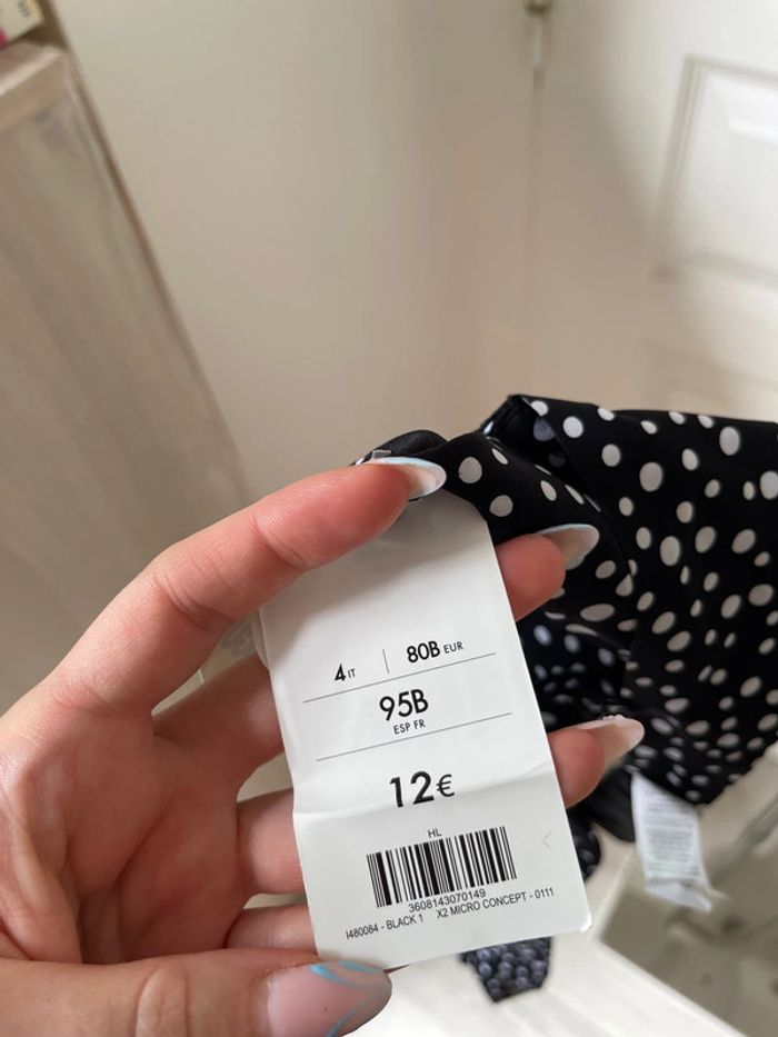 Soutien-gorge à pois - photo numéro 12