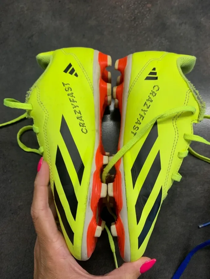 Crampons de foot adidas jaune taille 35 - photo numéro 4