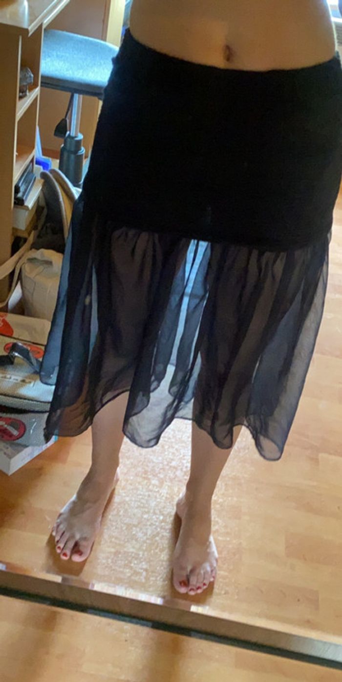 Jupe noir mi- longue transparente