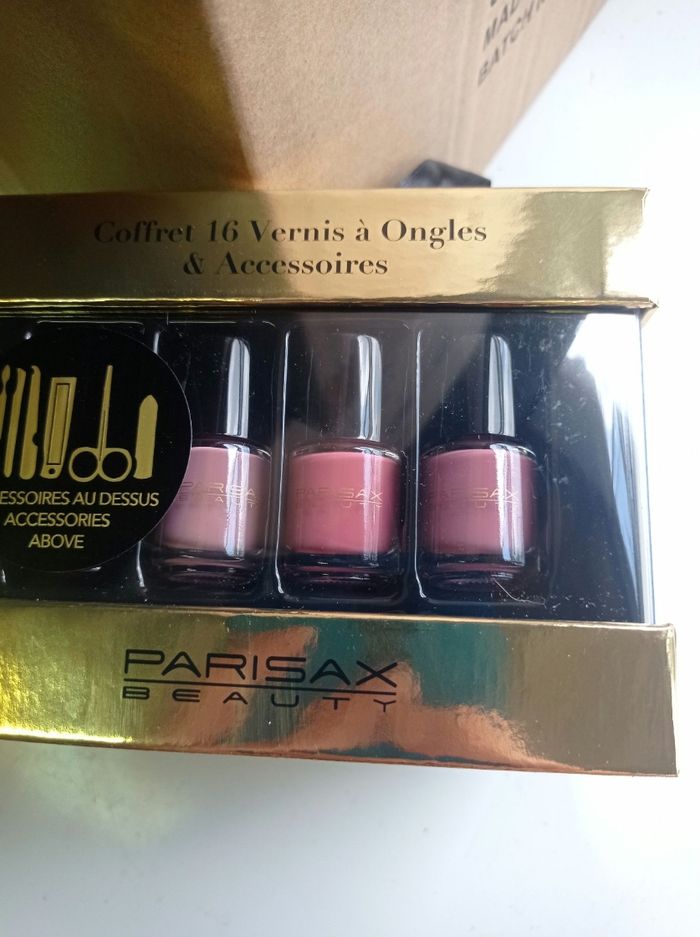 Coffret vernis pour les ongles et ces accessoires - photo numéro 4