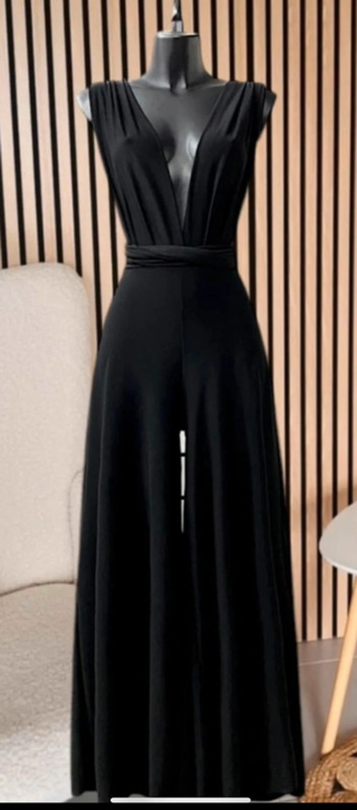 Combinaison pantalon noire positions multiples