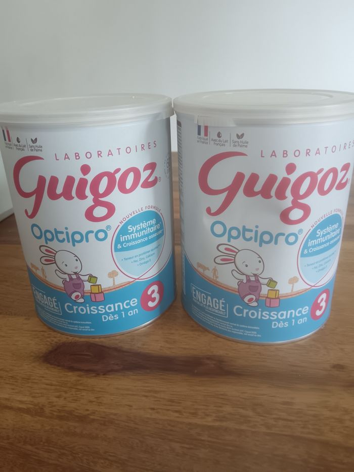 Lot lait guigoz 3 ème age