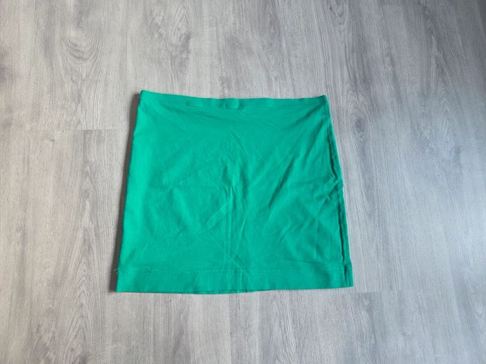Jupe verte H&M taille m - coupe droite - photo numéro 3
