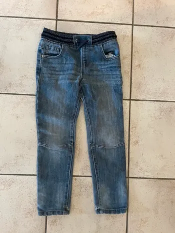 Jean taille 6/7ans taille souple