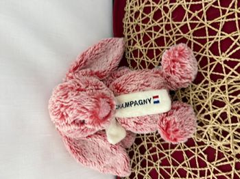 Peluche lapin rose CMP écharpe
