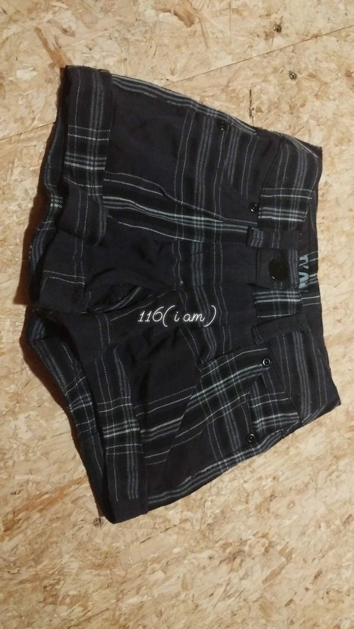 Short fille taille 116. 6 ans