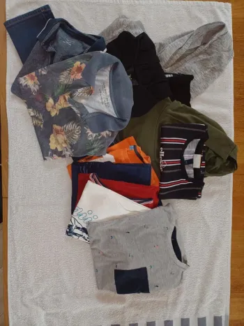Lot de vêtements garçons. Taille 10 ans.