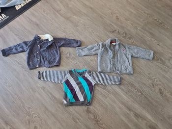 Lot hiver 2 vestes 1 pull 2ans