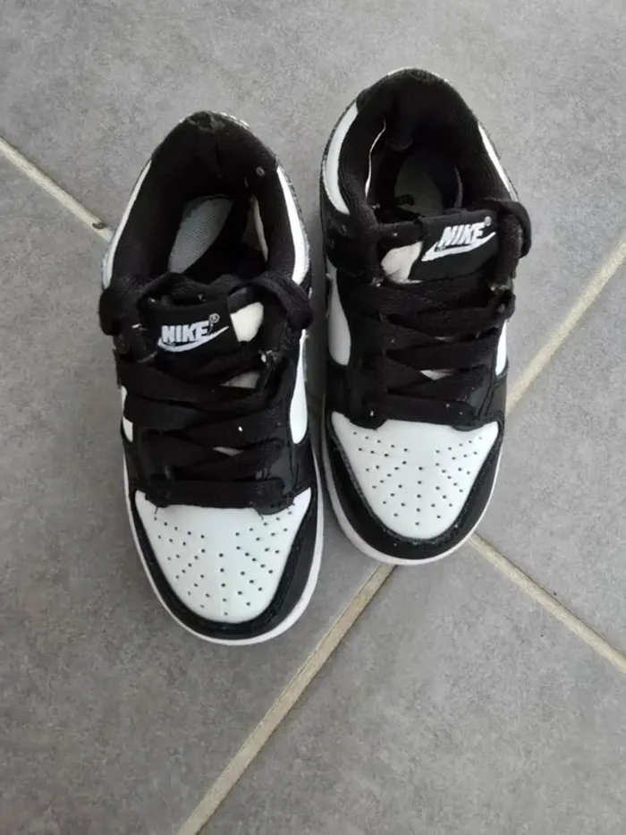 Basket Dunk noir et blanche - photo numéro 4
